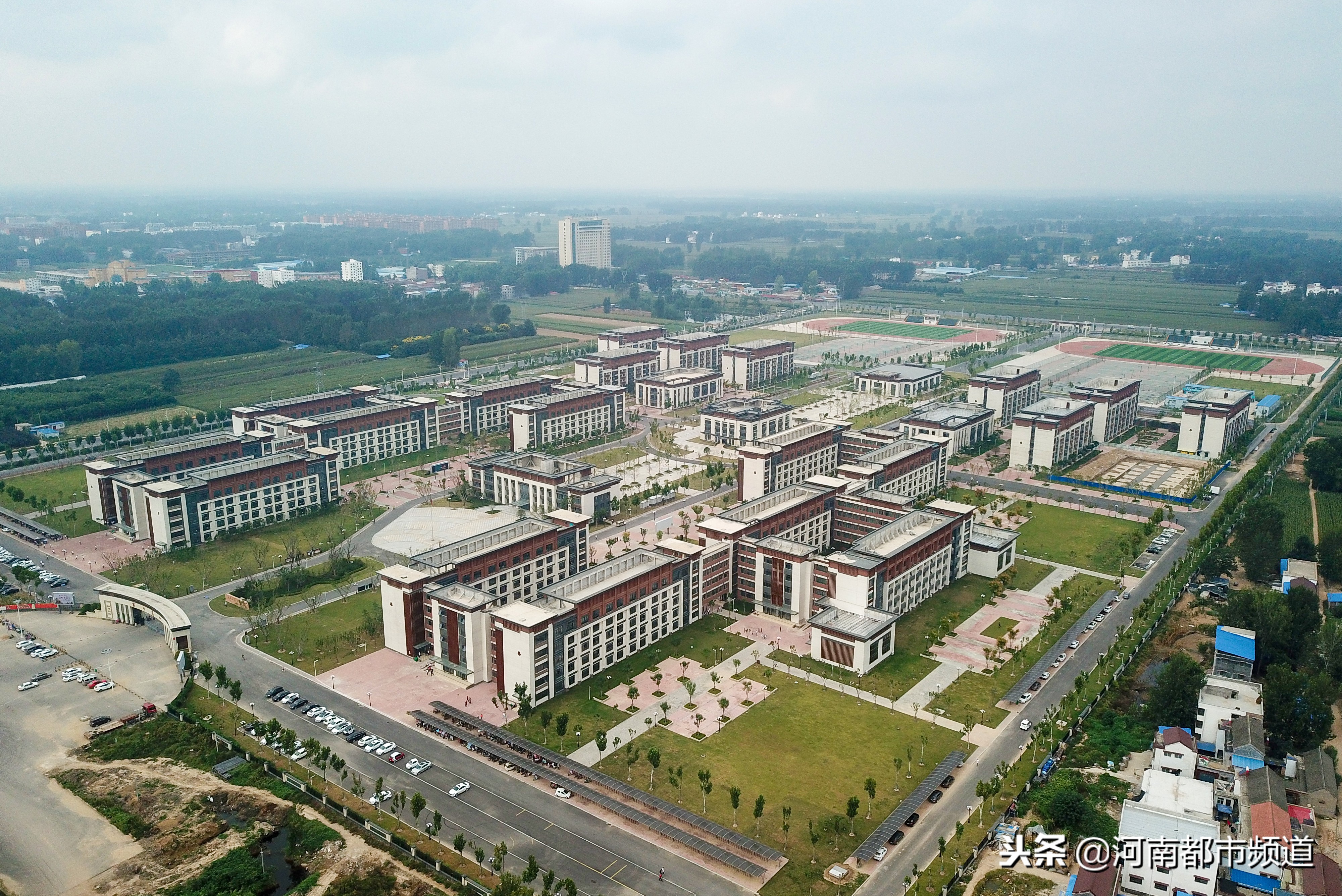 许家印回乡报师恩完整版,许家印的师恩