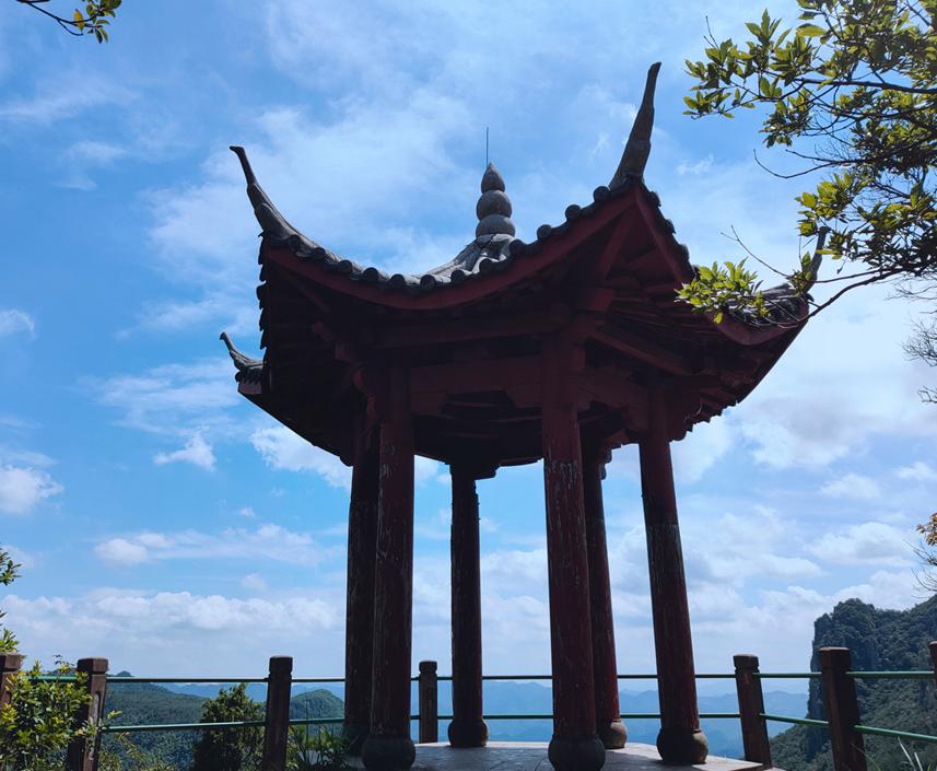 金华这座1.5亿高龄的山峰，浓翠蔽日，风清月朗，还有试胆石等你去挑战