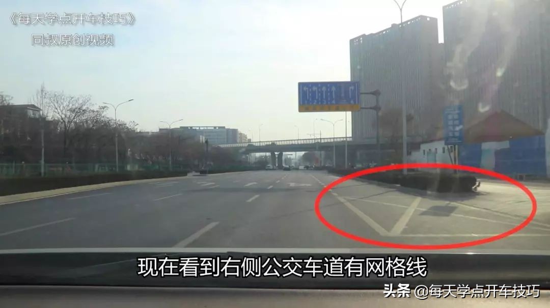 掉头专用车道掉头技巧避免刮蹭,道路左右转弯如何防止车头剐蹭