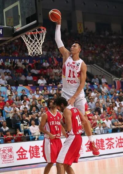 易建联与周琦谁的实力更强,周琦为什么这么难超越易建联