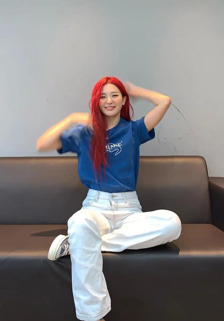 jennie穿搭冬香奈儿,求jennie同款衣服