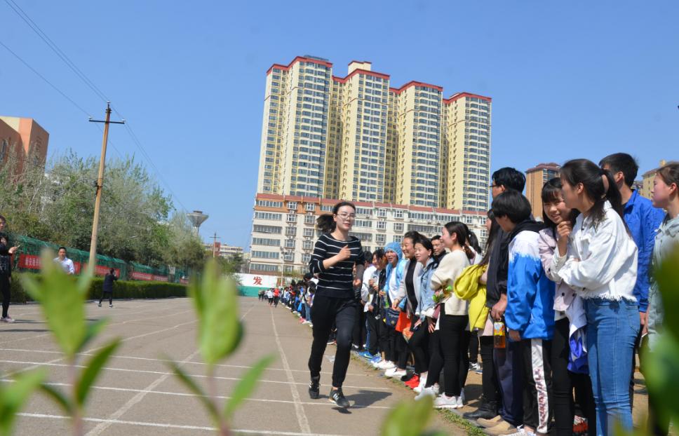 楂樹腑鐢熷拰鑱岄珮鐢熺殑鍖哄埆,楂樹腑鐢熷拰鑱岄珮鐢熺殑鍖哄埆瑙嗛