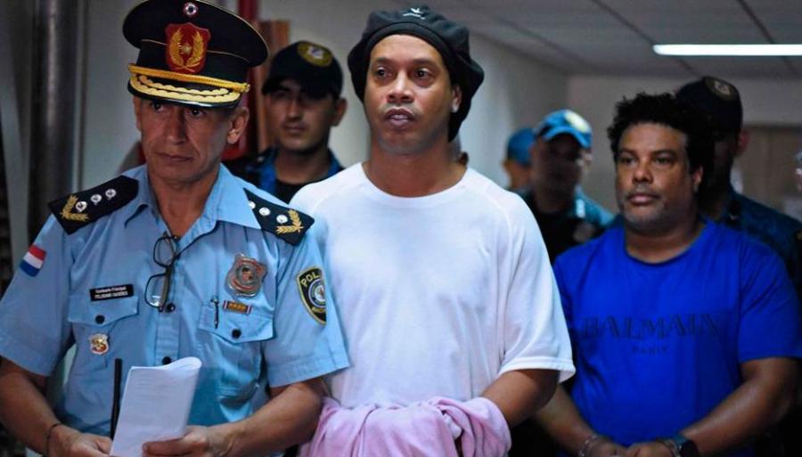 令人唏嘘39岁的小罗复出踢球,网红小罗为什么被关进监狱