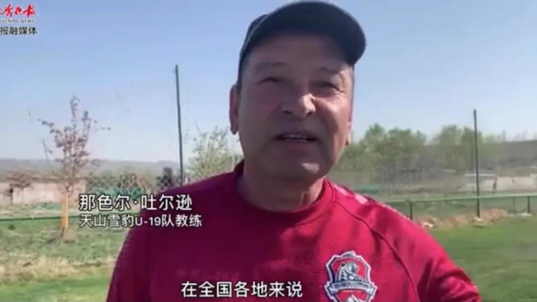 土堆里练足球绝技，*疆新**“草根网红球员”打进职业联赛！