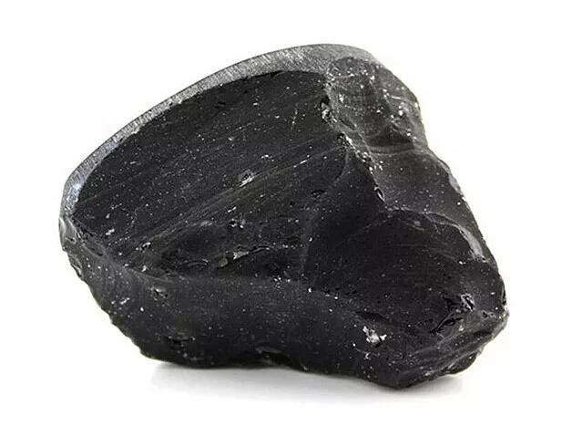 这些石头价值不菲，随便捡到一块妥妥的人生赢家