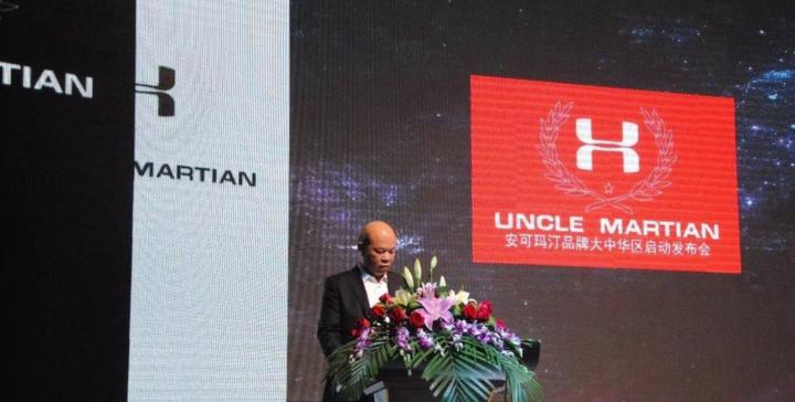 现在还有人穿阿迪达斯啊,现在还有人买阿迪王吗