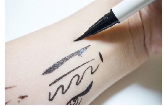 眼线液笔画眼线晕妆怎么办,眼线晕妆怎么办教你一招