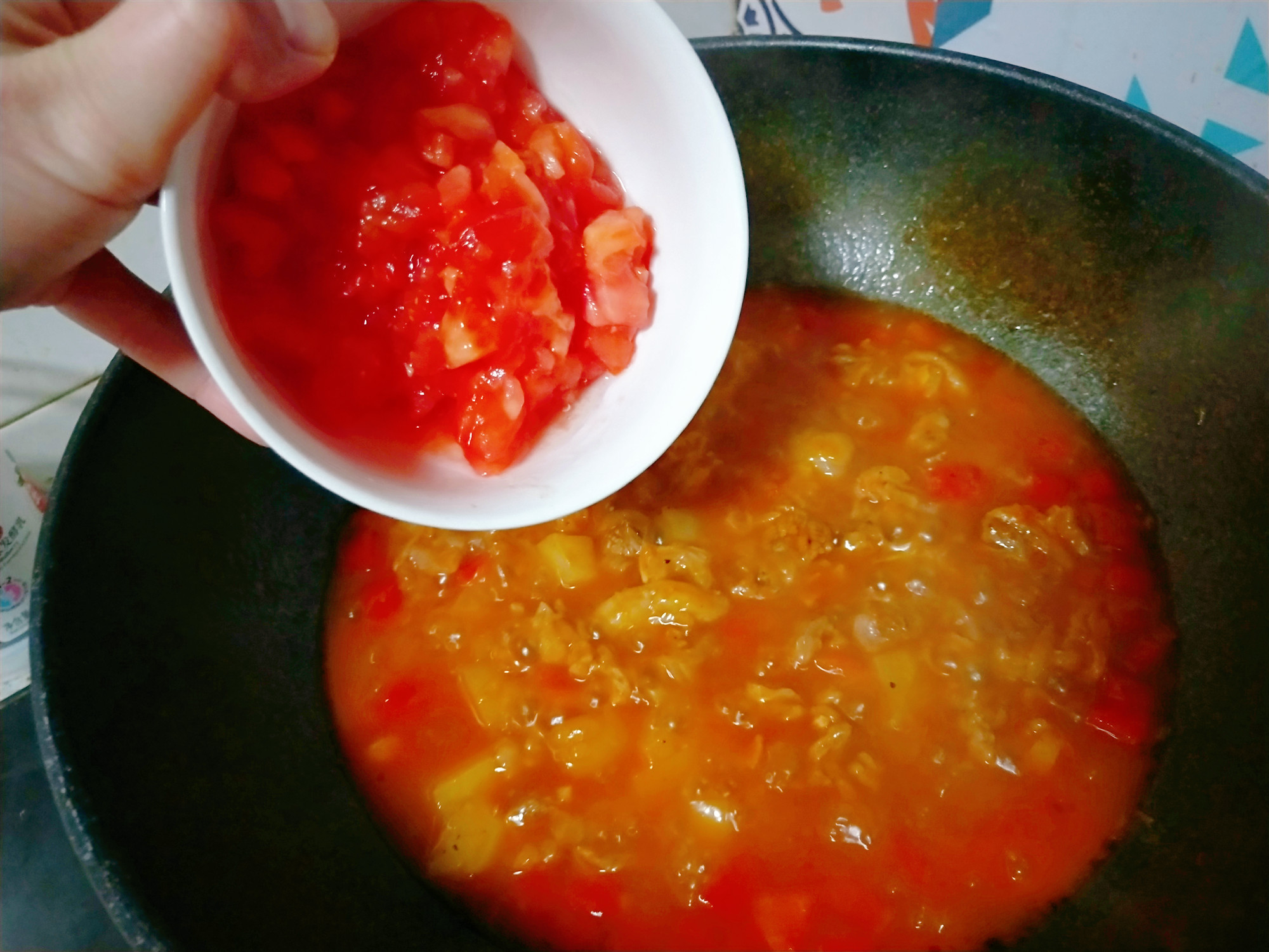 番茄土豆炖牛肉的正宗做法,土豆番茄炖牛肉的家常做法