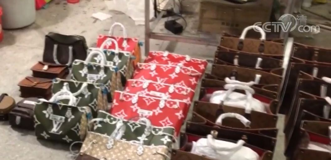 成本不过几百元的包卖到多少钱,国外的名牌包是真的吗