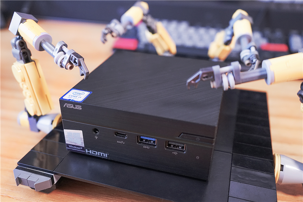 华硕超薄上网本,方便学习用的小计算机小巧