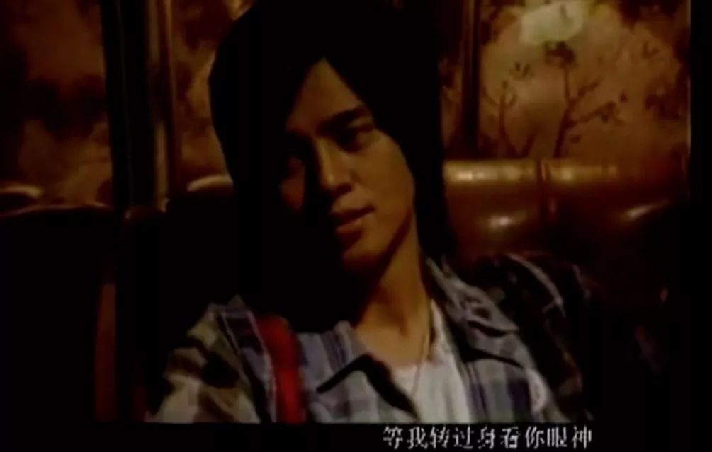 他一手烂牌打到超精彩，出道21年却靠女装爆红出圈