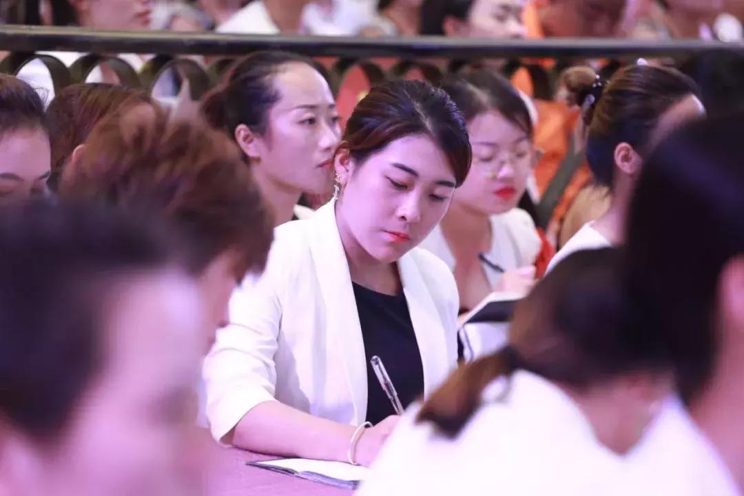 巨邦内训丨与大舅哥共饮度中秋，在美业能量聚集地，为梦想而战