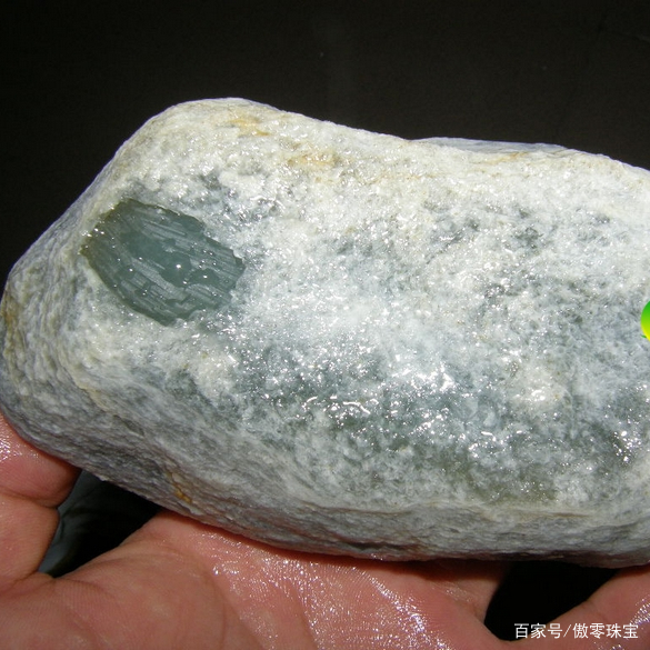 怎样鉴别翡翠原石真假视频,直播挖翡翠原石真假