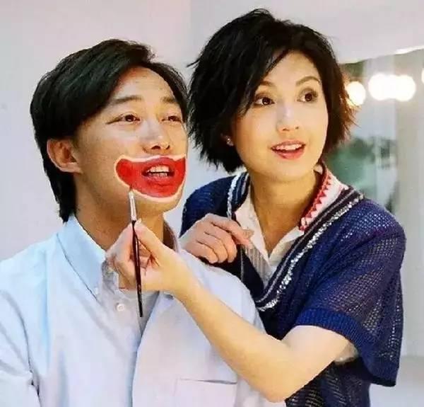 杨千嬅演唱会感动落泪,杨千嬅庆祝生日