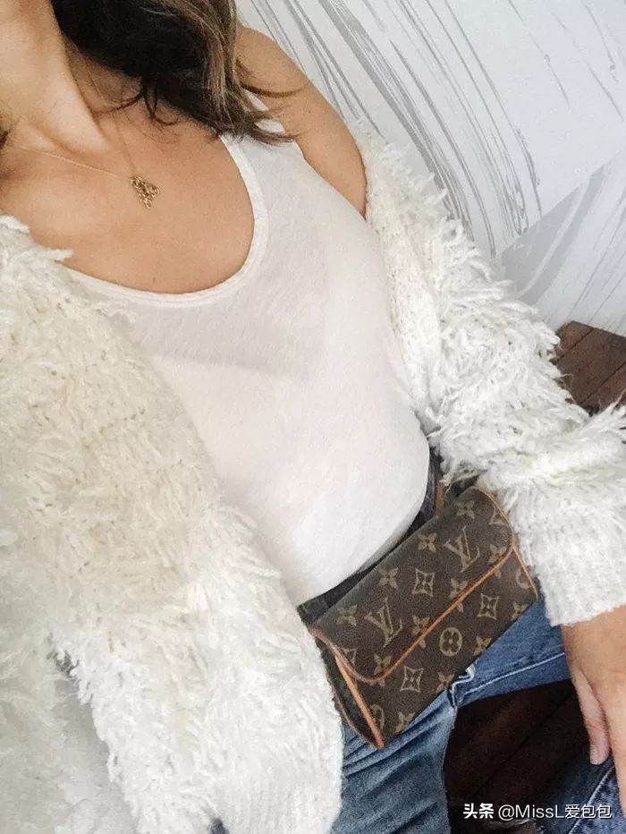 有哪些手袋既经典又时髦呢,时髦氛围感的必备单品迷你手袋