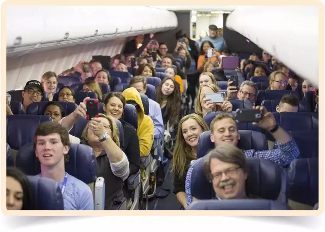 空姐在飞机上的坐姿,空姐坐飞机的奇葩经历