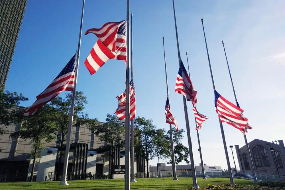 “10万死亡名单”轰动美国，川普却被爆去玩高尔夫，网友们炸了