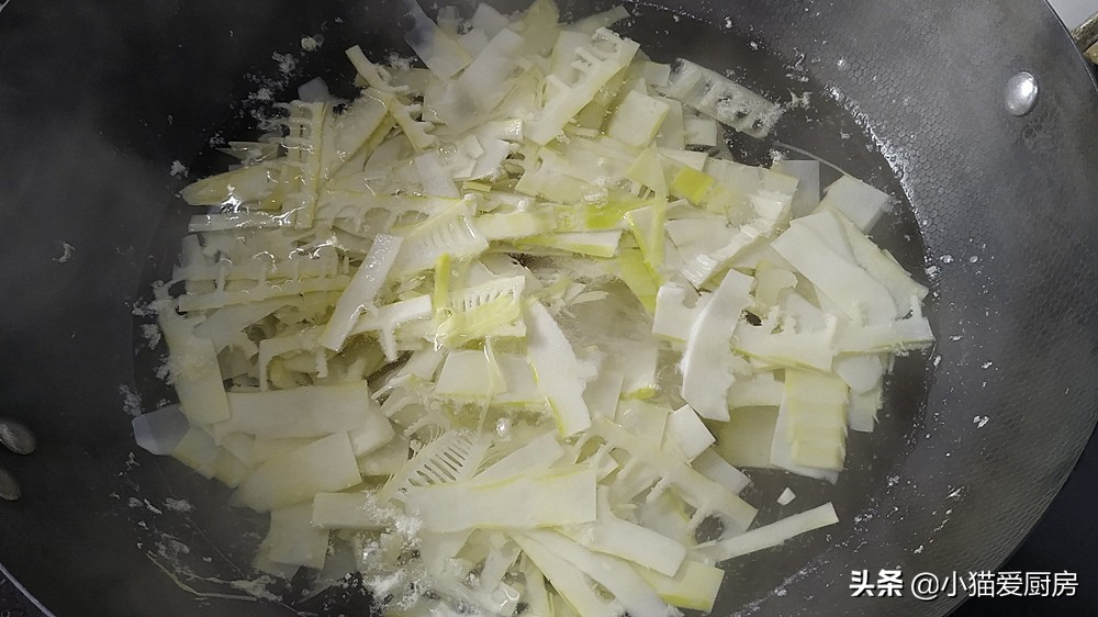 春天里最爱的一道菜竹笋炒肉,竹笋炒肉也是一道非常美味的美食