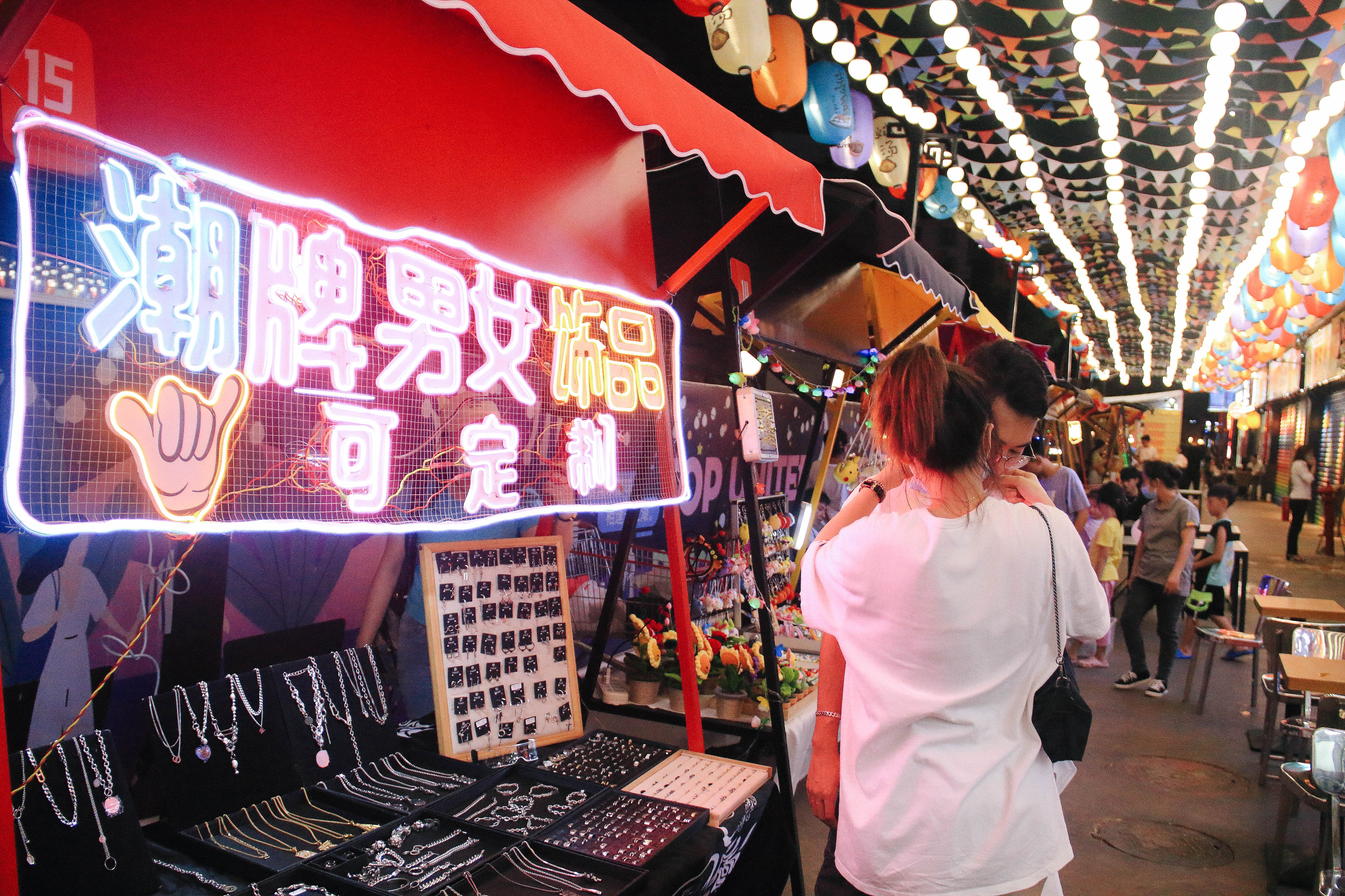 摊主招募ing!0元做摊主,超低成本创业,上邦夜市等的就是你