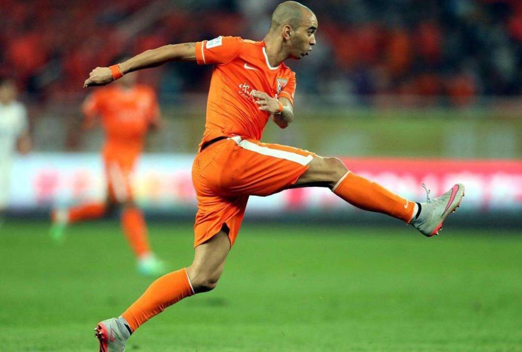 盘点鲁能队史上的那些9号，两个是后卫，知名度最高的是“九哥”