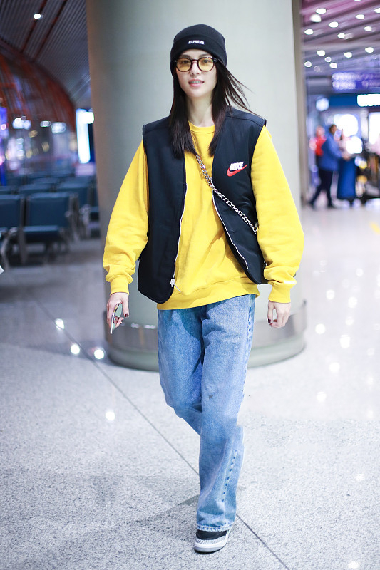 AJ鞋让众多明星转身当“潮男”！女星穿了比男性还man，醉了