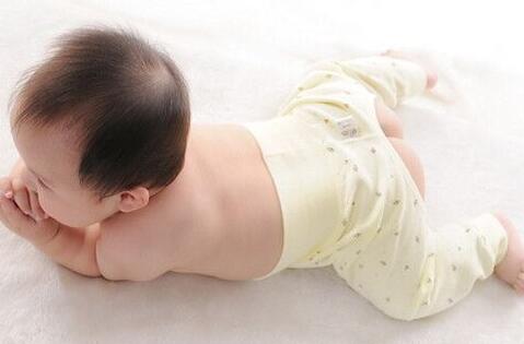 宝宝喜欢摸衣角怎么办,宝宝喜欢摸胳肢窝