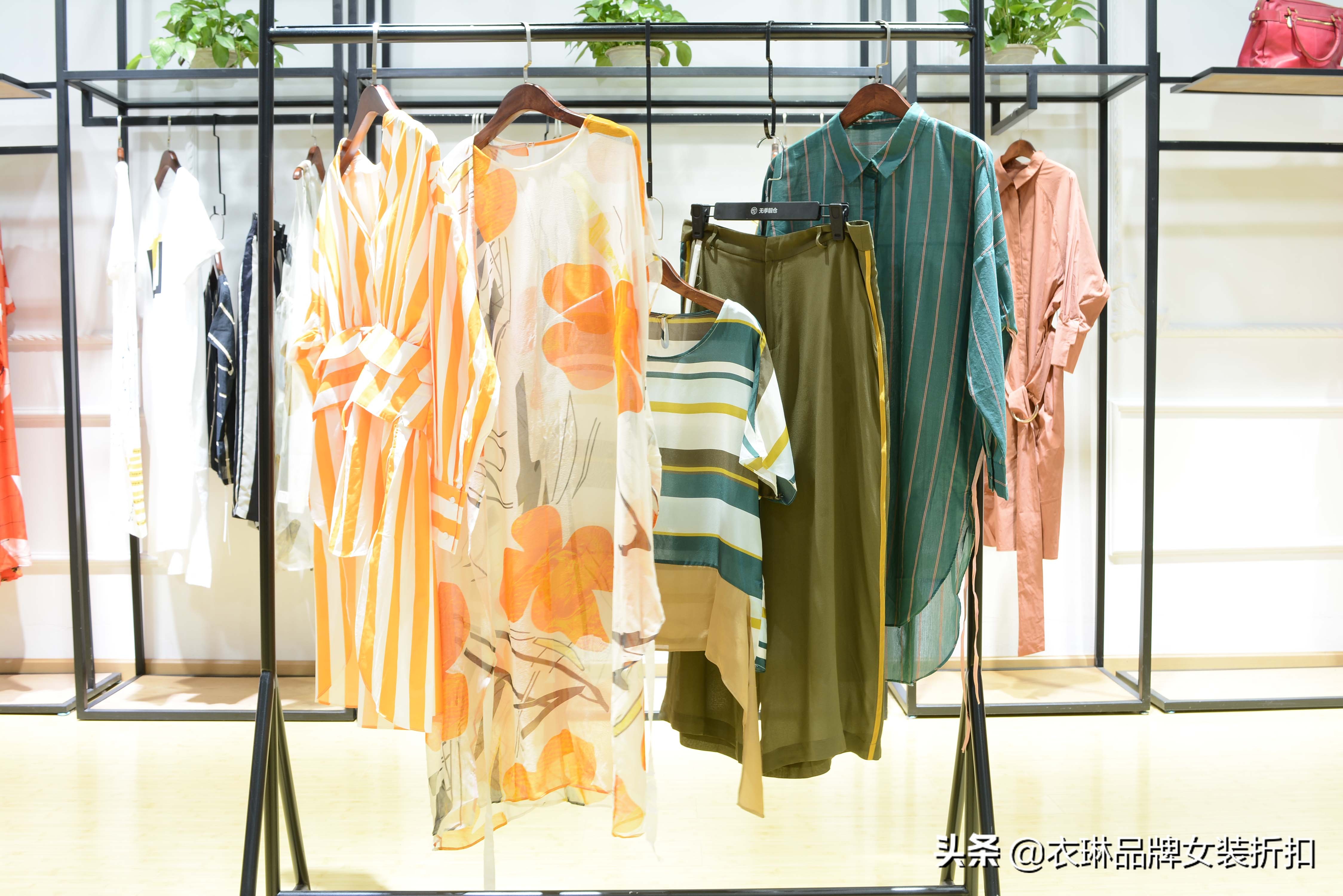 2023年开实体店卖女装前景,2021年开女装店怎么样