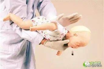 小孩流黄鼻涕一个月了怎么办,孩子流黄鼻涕一个月了怎么回事