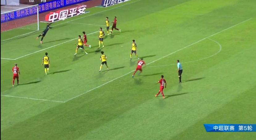 足球小将进球后致敬董路,罗本惊天远射