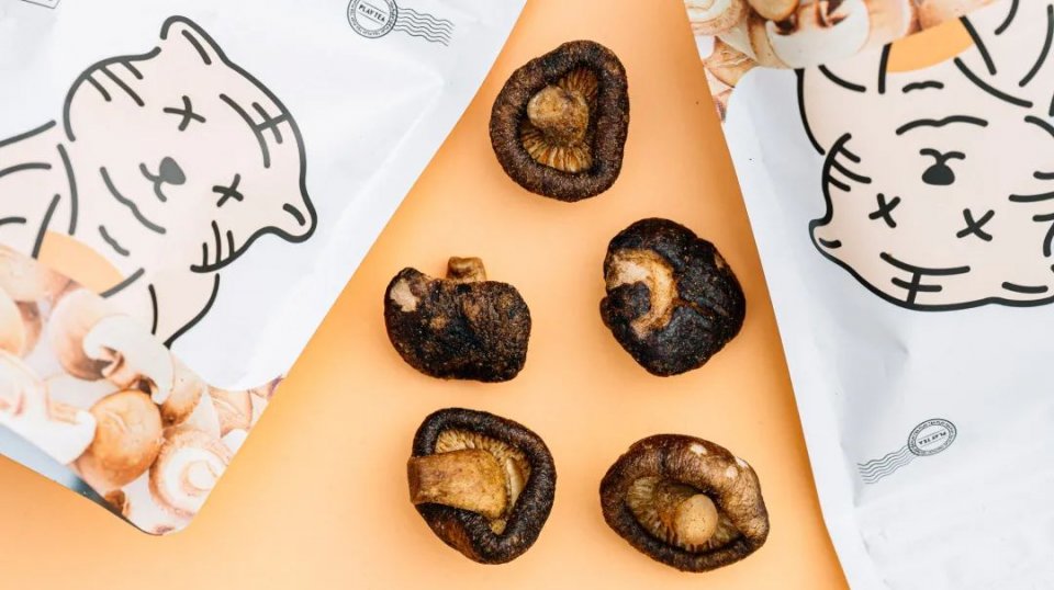 椰椰奶冻茶，会抖臀！1秒卖出1000+杯，有人开货拉拉来买…