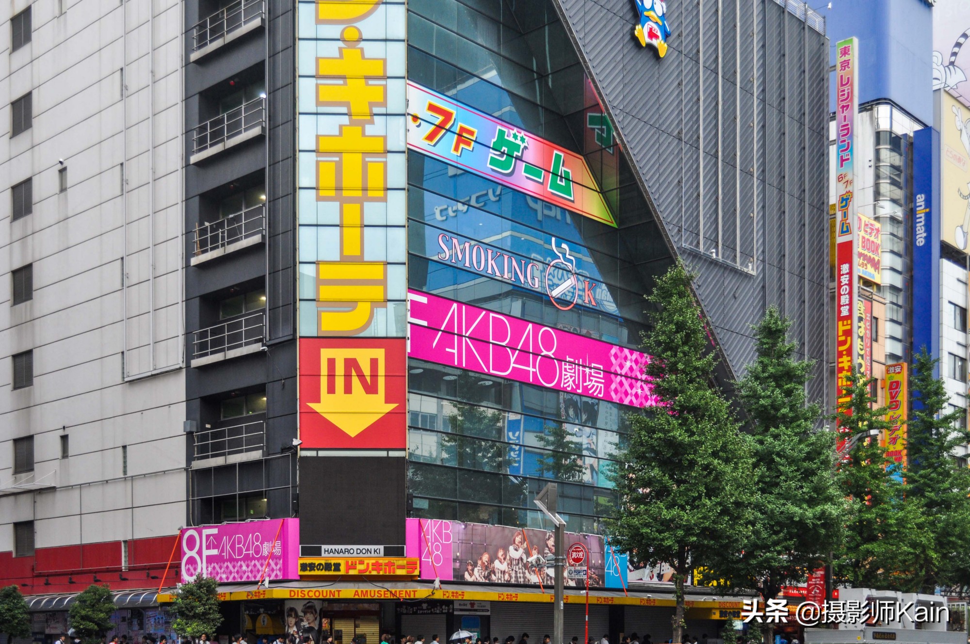 东京的一座电器市场，被称为通往二次元的入口，宅男心中的天堂