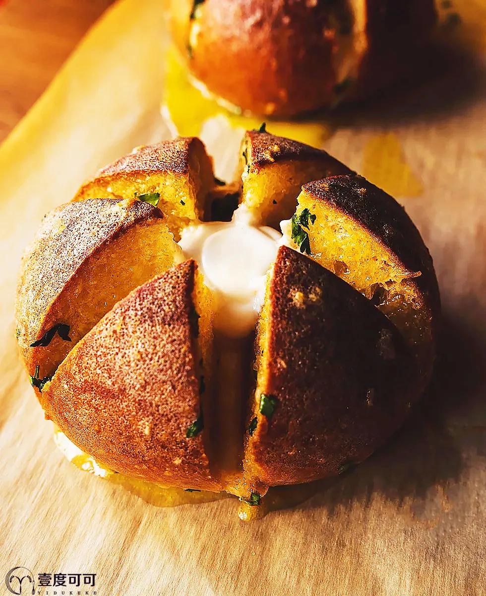 韩国蒜香黄油面包的做法,奶油芝士夹心面包