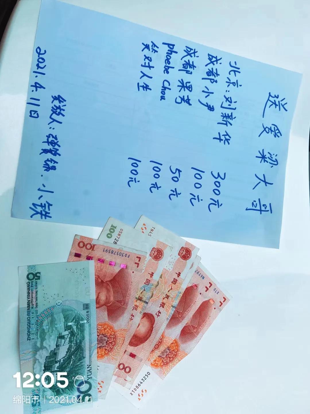 关爱身边人手抄报,关爱身边人