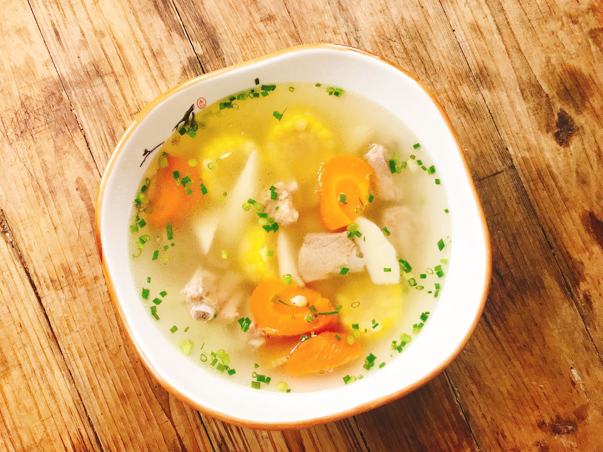 排骨汤最简单的做法,排骨汤怎么煮软烂入味适合老人吃