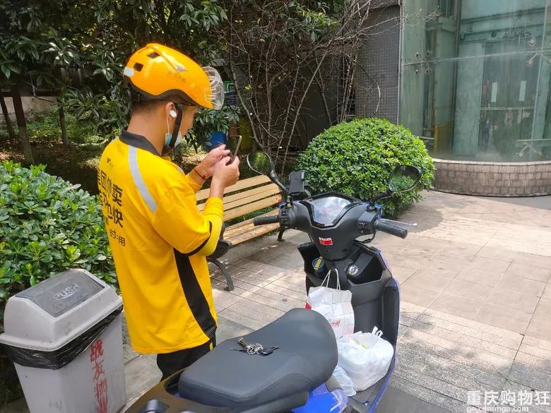 外卖小哥一天跑单13小时真实收入,月入过万外卖小哥工作多少个小时