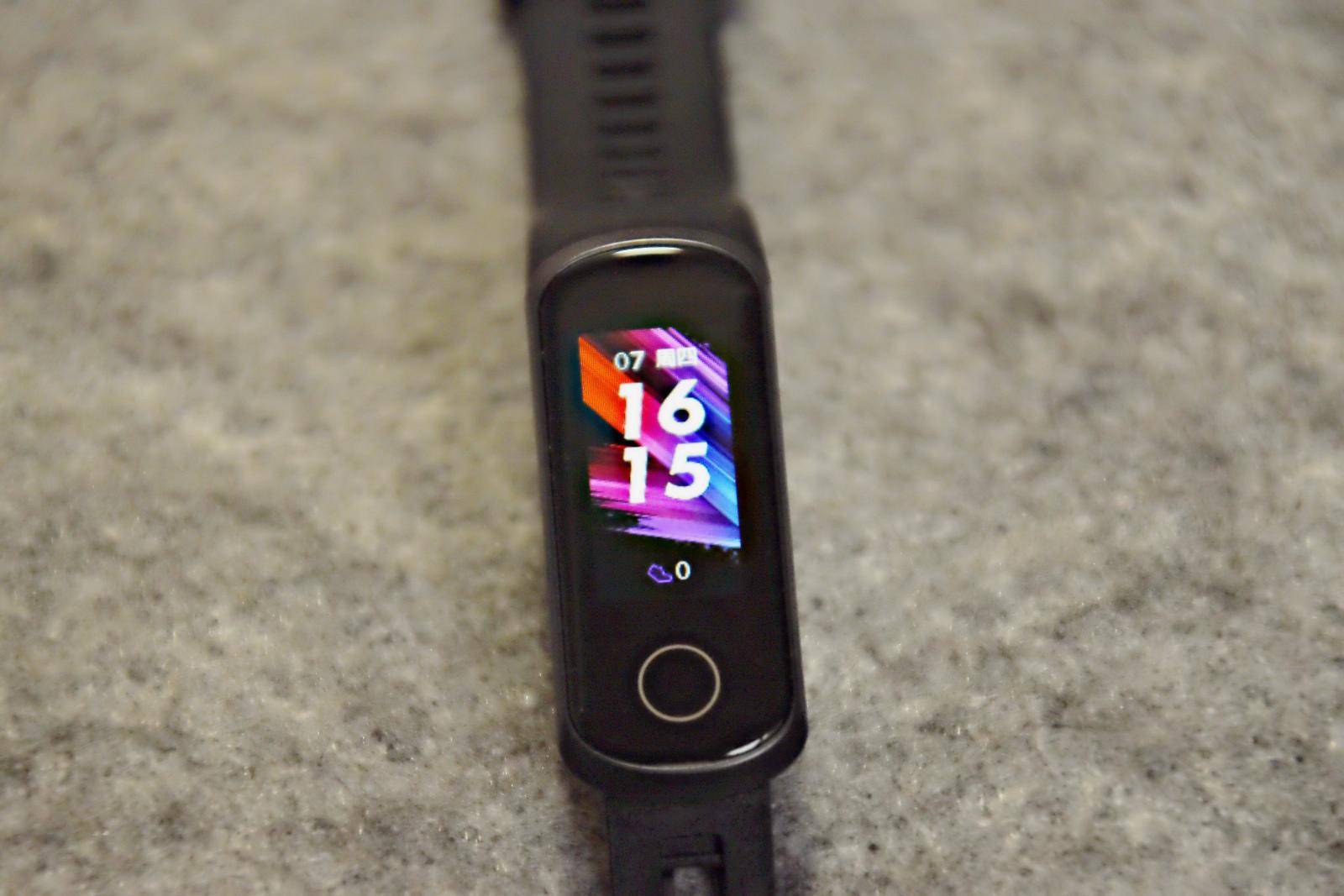 荣耀手环5i硅胶圈,荣耀手环5腕带怎么下