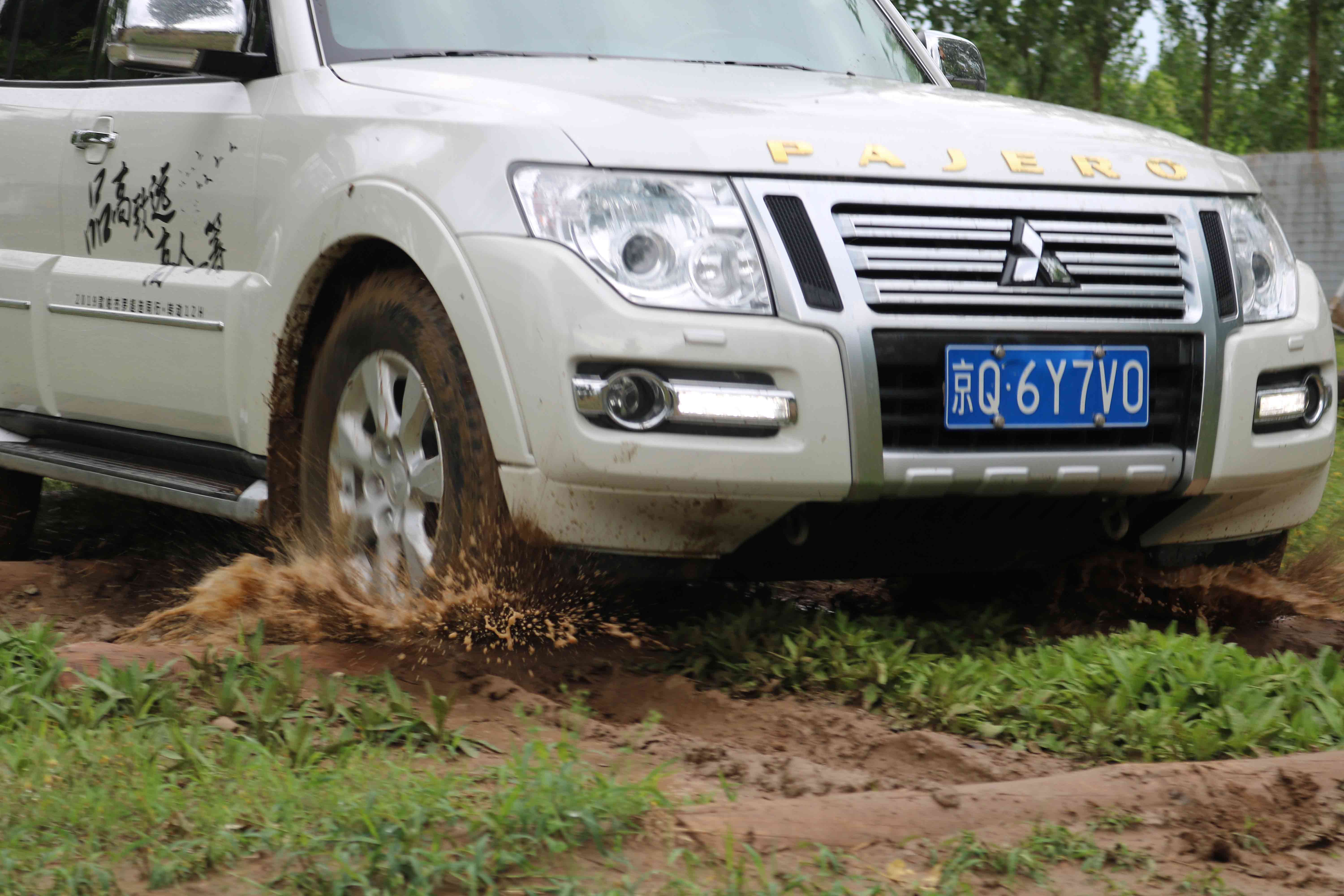 越野性能不输普拉多,帕杰罗和普拉多越野对比