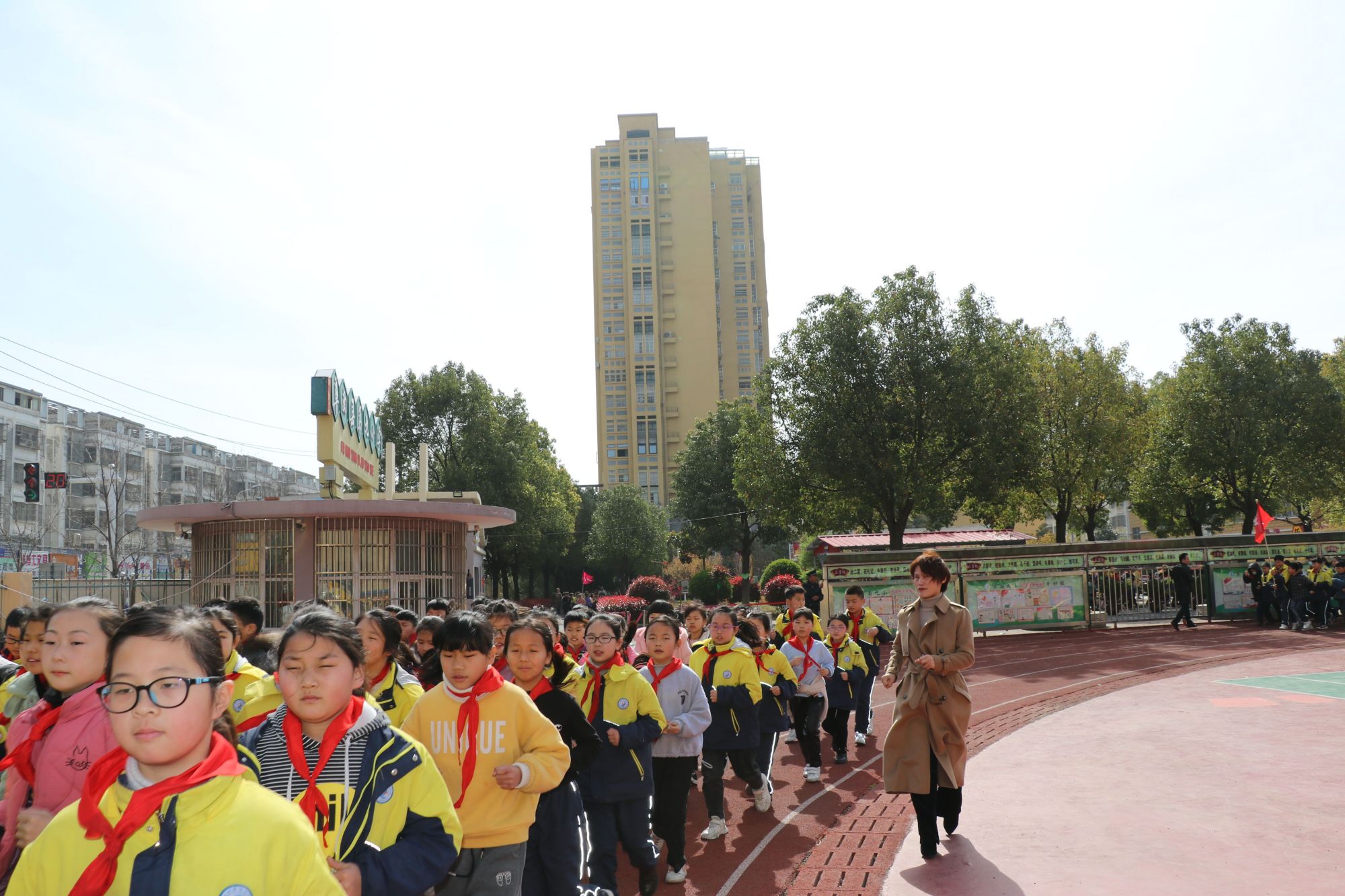 阜南9岁小孩,阜南第九小学校的视频