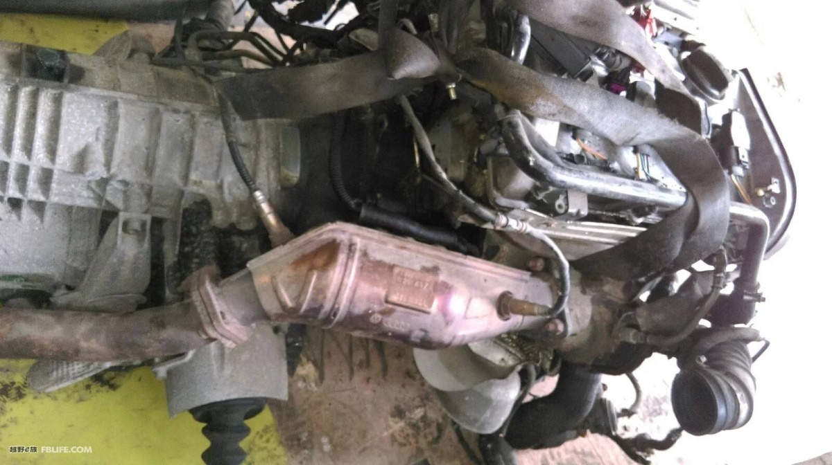 汽车在低温情况下冷车启动后猛踩油门，会造成什么样的后果？