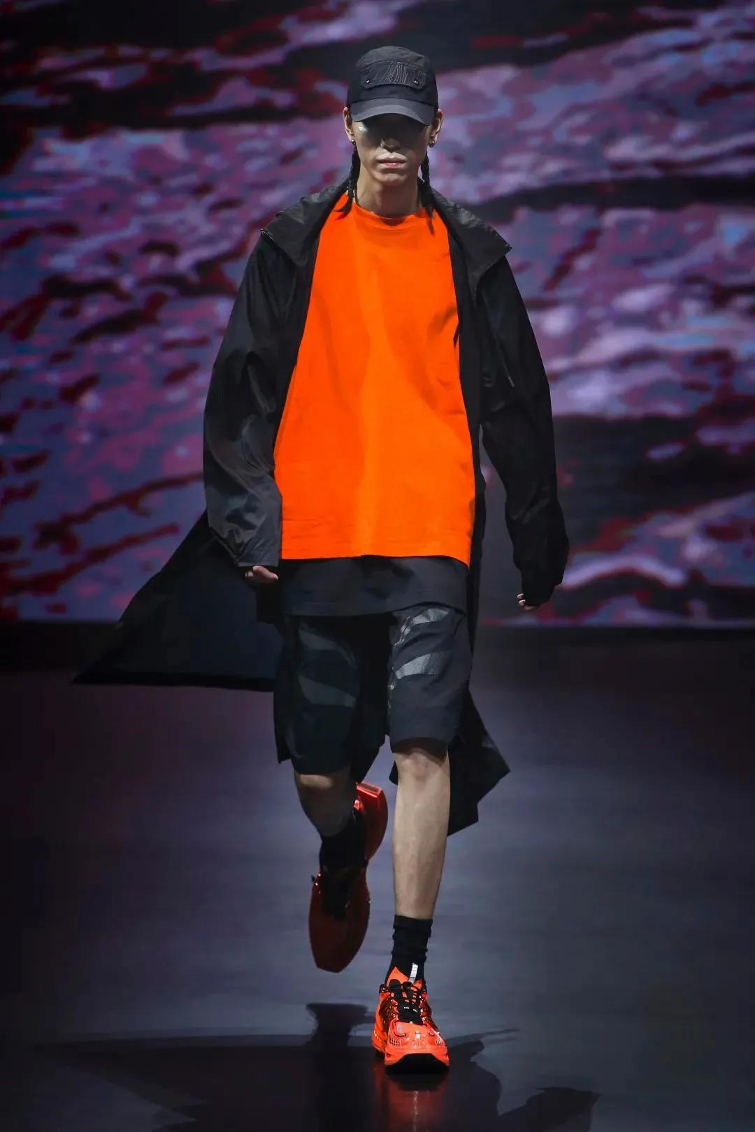 今天上班迟到了,因为隔壁公司的姑娘问我要鞋子链接|球鞋推荐