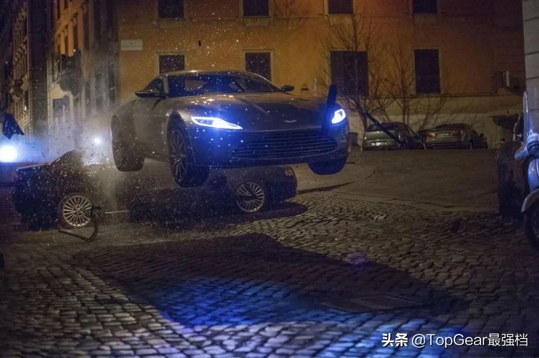 007座驾阿斯顿马丁,邦德路特斯