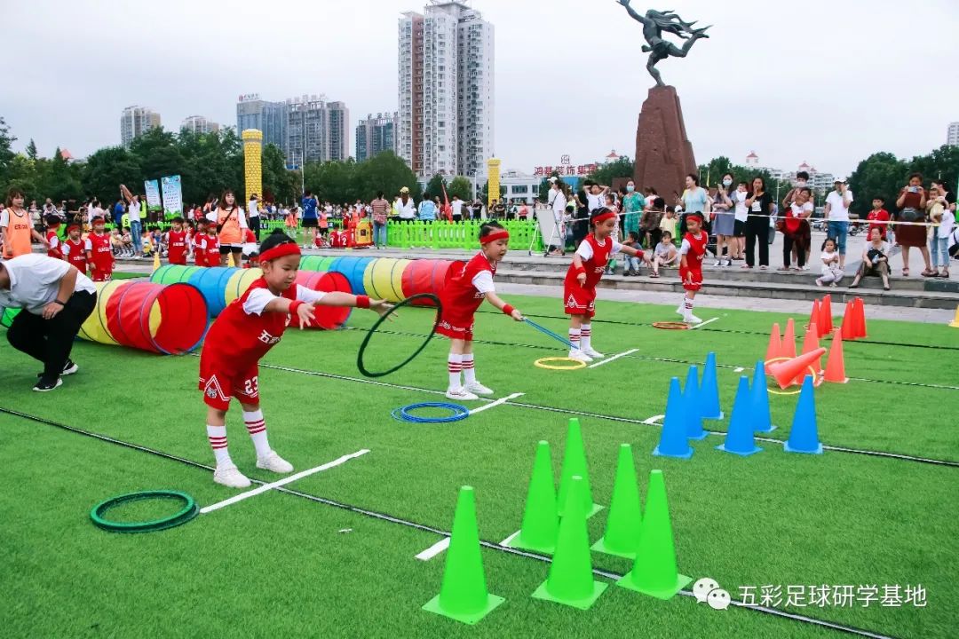 五彩足球,五彩球运动