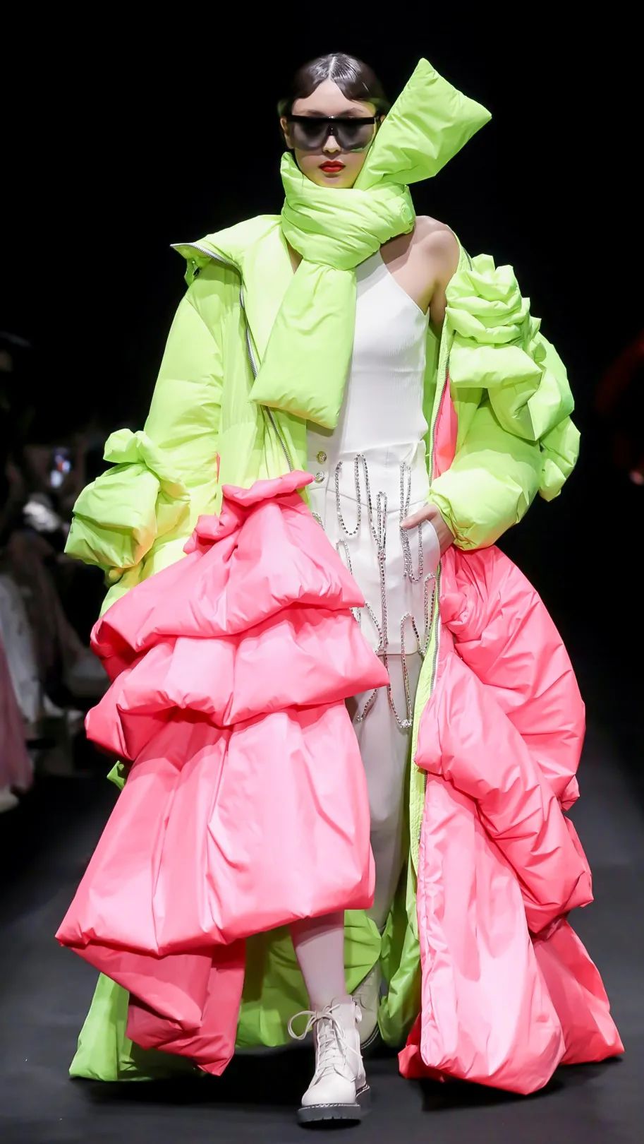 2021秋冬女装款式流行趋势,2018秋冬趋势报告巴黎时装周