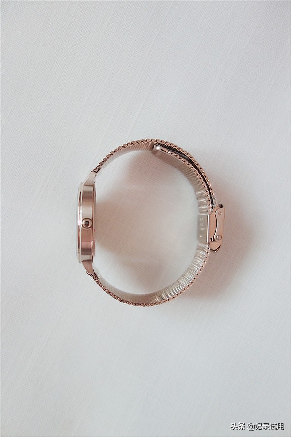 阿玛尼手表和dw哪个好一点,阿玛尼手表怎么样属于什么档次