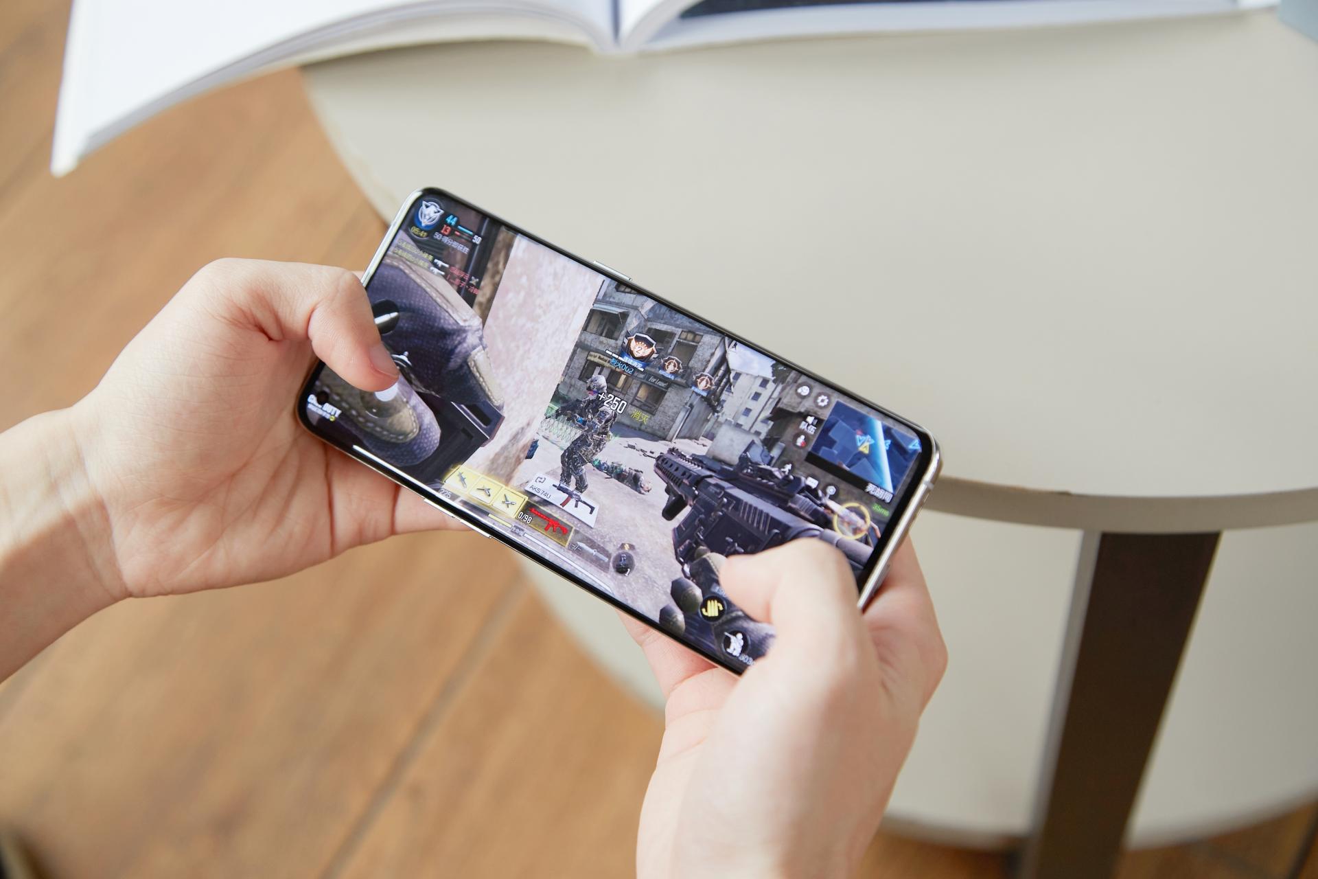 oppo目前还值得入手吗,oppo旗舰版好还是中端机型好