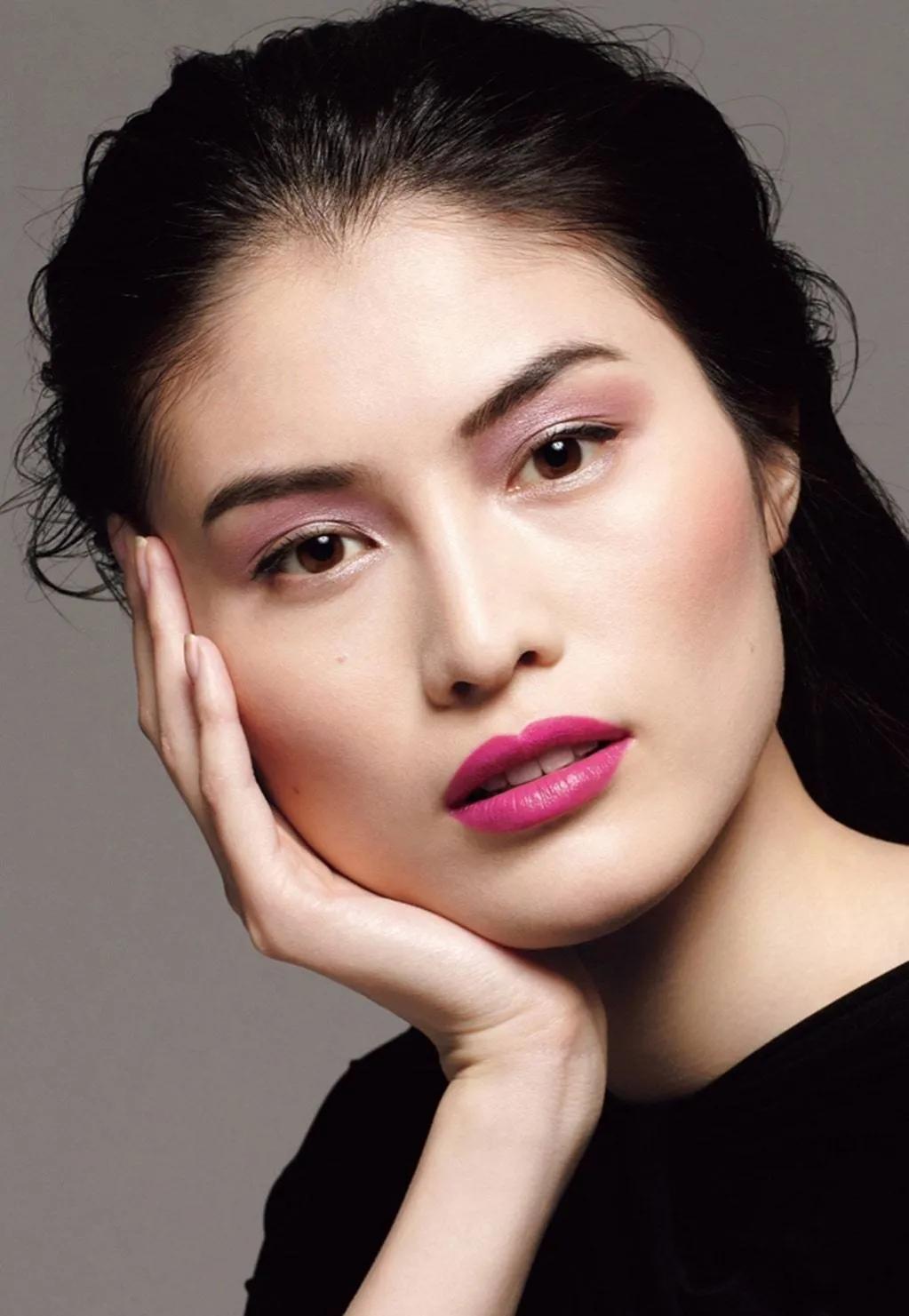 维密超模何穗健身,何穗40秒变脸