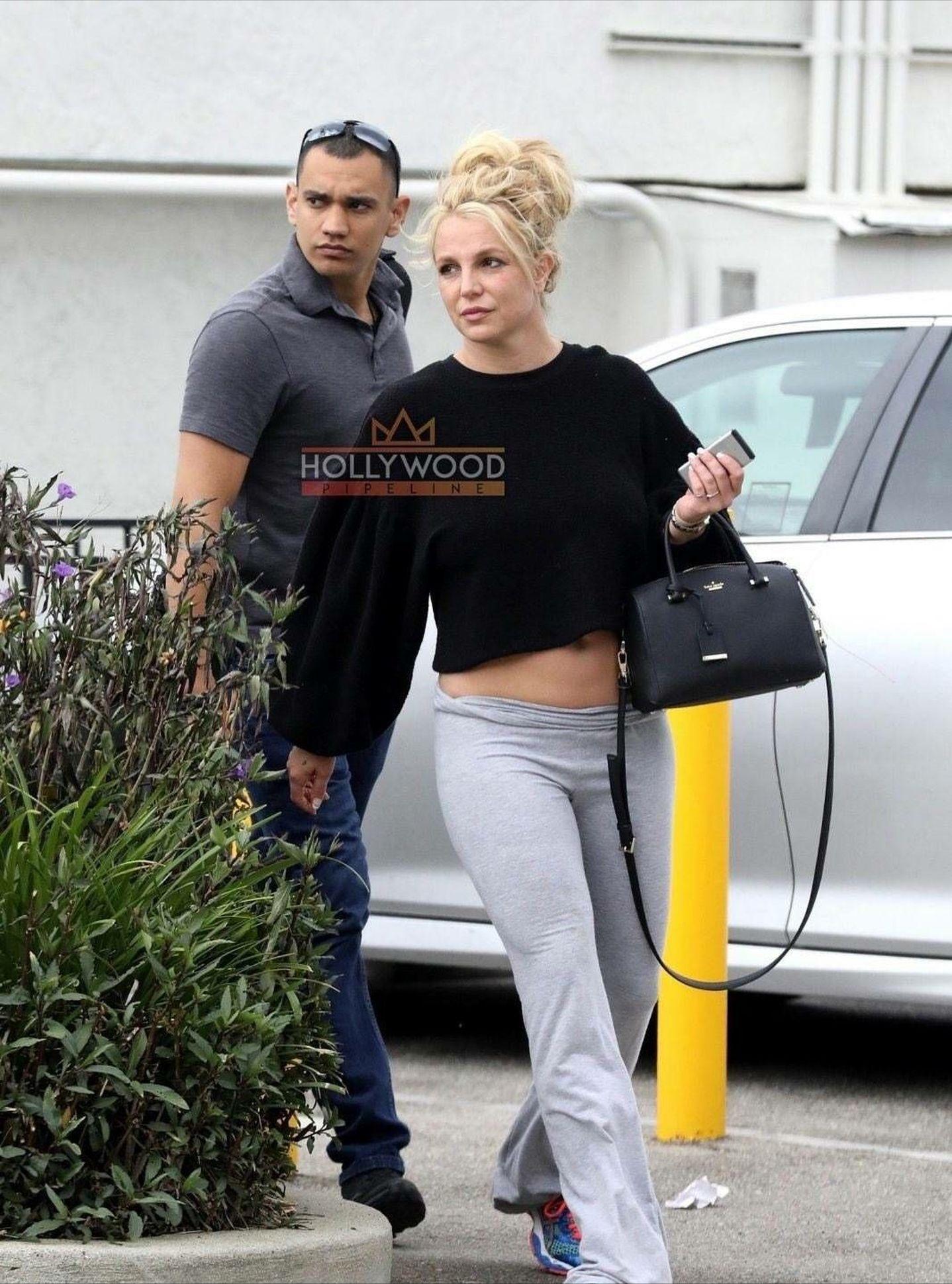 布兰妮被囚禁的14年介绍,布兰妮被爸爸监禁12年视频