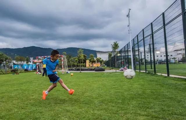 足球的魅力可以迷倒任何一个人,足球最美的魅力