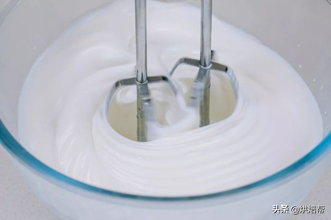 简单蛋糕做法不用牛奶和低筋面粉,1斤面粉加多少鸡蛋和牛奶做蛋糕