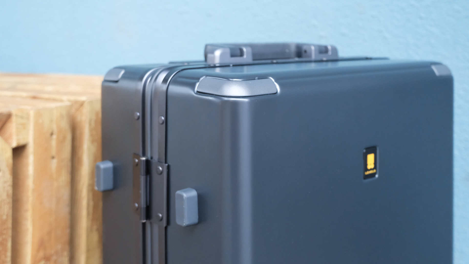 新秀丽和地平线8号哪个双肩包好,地平线行李箱和新秀丽